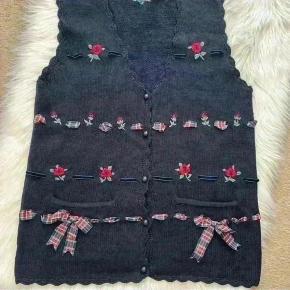 Vintage Capacity Floral and Plaid Bow Knit Vest Large - Picture 2 of 6